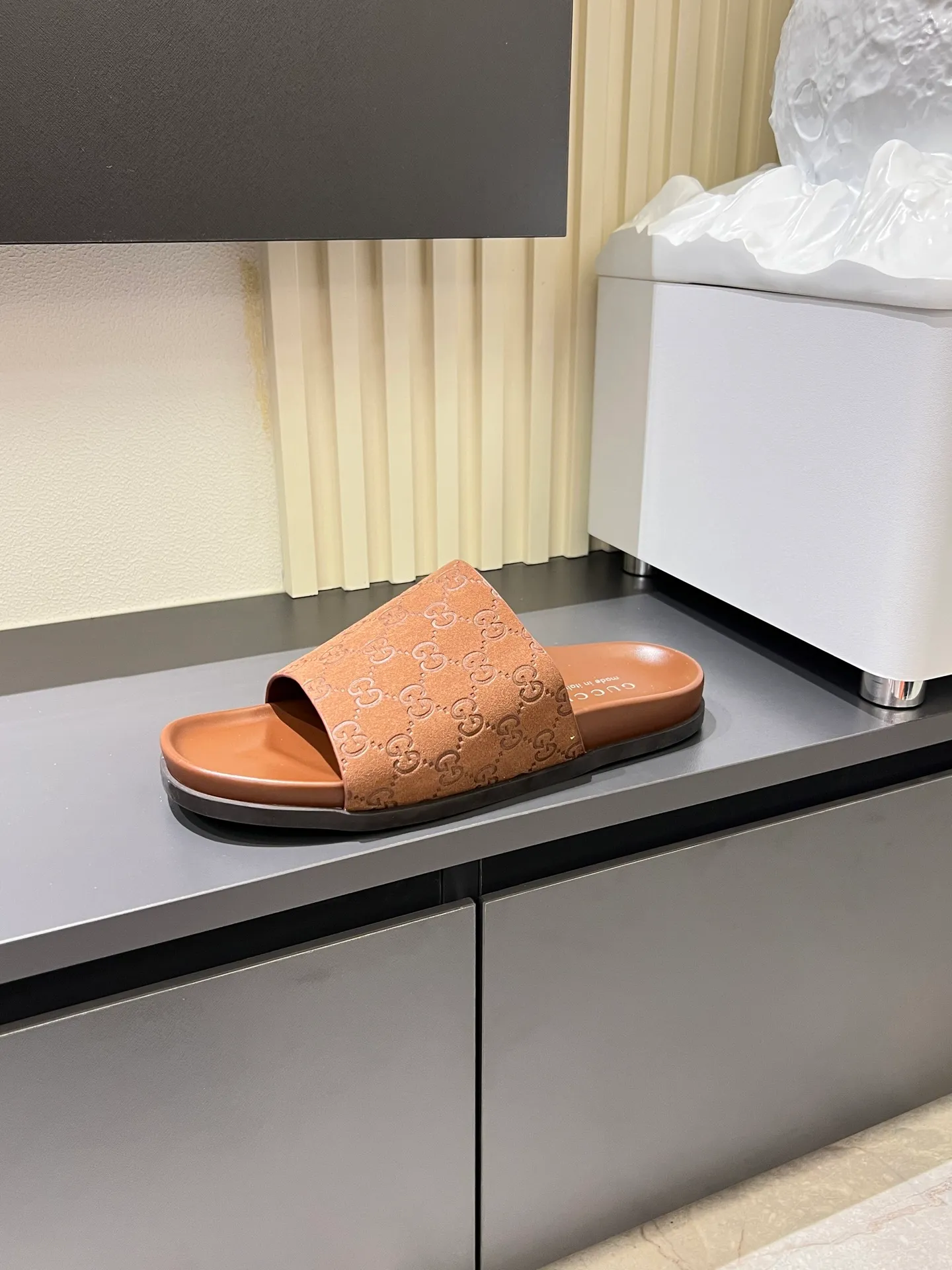 Men's Men's Shoes 💰p320 "GUCC＊" These slippers are made of GG polyester and feature a Gucci label on the front, adding a bold logo feel to the style. "Gucci Made in Italy" stamped label Rubber sole. Size 38-44